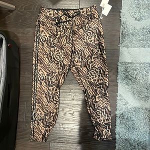 Good American size 5 Leapard print leggings